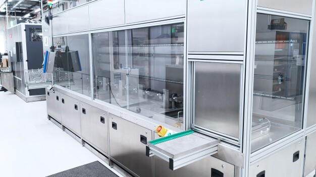 6-Kammer-Reinigungsanlage für wässrige Ultraschallreinigung am Fraunhofer FEP. © Fraunhofer FEP / 6-chamber aqueous ultrasonic cleaning system at Fraunhofer FEP. © Fraunhofer FEP