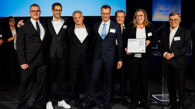 Von links nach rechts: Oliver Bornhäuser, Christian Himmelsbach, Thomas Adler, Joachim Stiller, Klaus Bühler, Verena Bohnhorst, Erich Braun. / Left to right: Oliver Bornhäuser, Christian Himmelsbach, Thomas Adler, Joachim Stiller, Klaus Bühler, Verena Bohnhorst, Erich Braun.