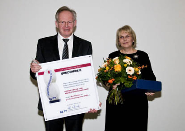 Sie freuen sich über den Sonderpreis des g+h Innovationspreises 2012: Friedrich Fischer und Gabriele Fischer von der Fischer Elektro- und Beleuchtungstechnik GmbH