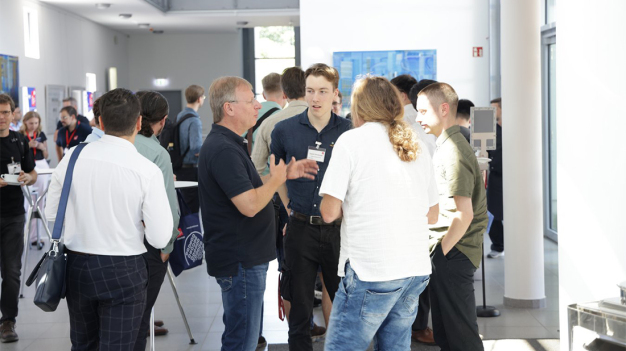 Die Teilnehmenden nutzen eine Pause zum Networking. © IHP 2025/Inesa Posypai / The participants use a break for networking. © IHP 2025/Inesa Posypai Die Teilnehmenden nutzen eine Pause zum Networking. © IHP 2025/Inesa Posypai / The participants use a break for networking. © IHP 2025/Inesa Posypai