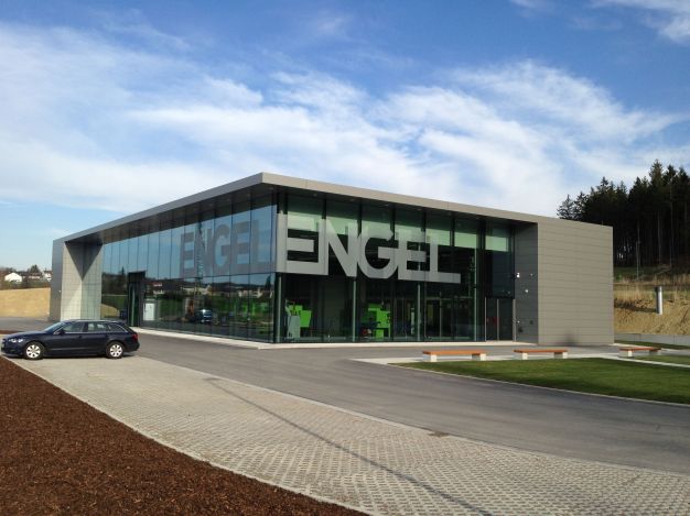 In der Nähe von Stuttgart eröffnete ENGEL im Frühjahr 2013 seine vierte Niederlassung in Deutschland. Mit einer Fläche von 700 Quadratmetern hat das ENGEL Deutschland Technologieforum Stuttgart das größte Technikum einer ENGEL Niederlassung.