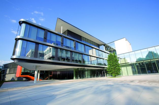 23 Mio. Euro investierte ENGEL im Geschäftsjahr 2012/2013 in den Ausbau seines Stammsitzes in Schwertberg. Weitere Baumaßnahmen am Standort sind geplant. 