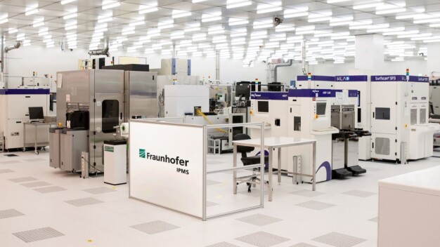 300-mm-Reinraum des Fraunhofer IPMS.  © Fraunhofer IPMS / 300 mm cleanroom at Fraunhofer IPMS. © Fraunhofer IPMS