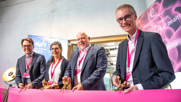 Prof. Matthias Tschöp (CEO Helmholtz Munich), Tatjana Kasper (Managing Director Life Science Factory), Sven Wagner (Managing Director Life Science Factory), Dr. Manfred Wolter (Ministerialdirigent der Abteilung für Innovation, Forschung, Technologie und Digitalisierung im Bayerischen Wirtschaftsministerium) 