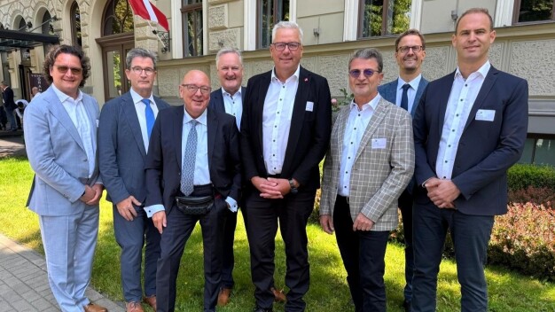 Gruppenfoto (v.l.n.r.): Armin Weber, Martin Grüber, Jörg Staudenmayer, Jürgen Sautter, Steffen Hild, Christian Hage, Tobias Maurer, Martin Brüstle. Gruppenfoto (v.l.n.r.): Armin Weber, Martin Grüber, Jörg Staudenmayer, Jürgen Sautter, Steffen Hild, Christian Hage, Tobias Maurer, Martin Brüstle.