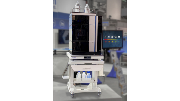 Die Labortische der HPLC-Serie verfügen über 250 kg Traglast, stufenlose Höhenverstellbarkeit und feststellbare Rollen. (Quelle: Sonation GmbH)