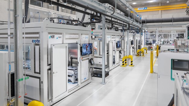 Pilotlinie einer agilen, modular aufgebauten Batteriezellfertigung in der Karlsruher Forschungsfabrik. (Foto: Amadeus Bramsiepe, KIT)