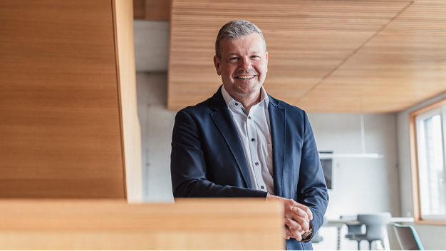 Stefan Seuferling, CEO & Vorstandsvorsitzender, verlässt das Unternehmen.  / Stefan Seuferling, CEO & Chairman of the Executive Board, leaves the company. 