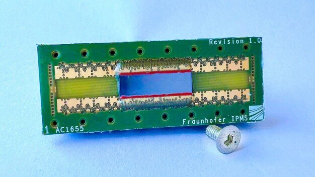 Nahaufnahme eines CMUT-Chips auf einem Wafer. © Fraunhofer IPMS / Close-up of a CMUT chip on a wafer. © Fraunhofer IPMS