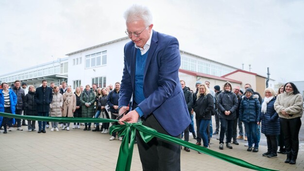 Syntegon-Standortleiter Albrecht Werner eröffnet das neue Bürogebäude von Syntegon in Crailsheim. / Site manager Albrecht Werner opens Syntegon's new office building at Crailsheim.