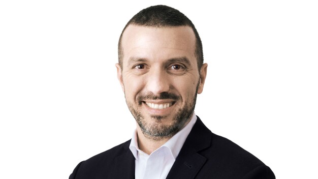 Eros Carletti ist seit dem 6. Januar 2025 neuer CFO von Syntegon. Er bringt einen reichen Erfahrungsschatz und eine nachgewiesene Erfolgsbilanz in der Finanzführung mit. / Eros Carletti joined Syntegon as new CFO on January 6, 2025. He brings a wealth of experience and a proven track record in finance leadership.