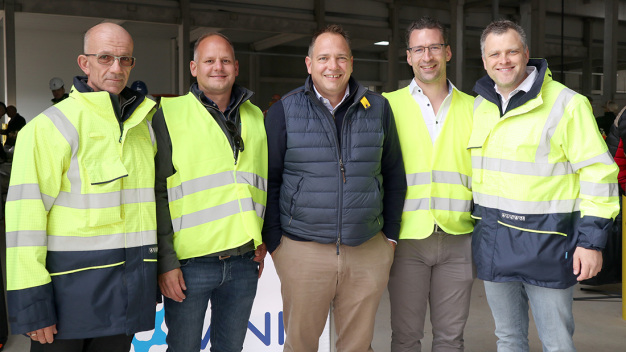 Mit einem Richtfest in Schwerin hat Vink Chemicals am 22. Mai 2025 die Fertigstellung des Rohbaus am dritten Produktionsstandort in Deutschland gefeiert – im Bild das Management des Unternehmens. (Bild: Vink Chemicals) Mit einem Richtfest in Schwerin hat Vink Chemicals am 22. Mai 2025 die Fertigstellung des Rohbaus am dritten Produktionsstandort in Deutschland gefeiert – im Bild das Management des Unternehmens. (Bild: Vink Chemicals)
