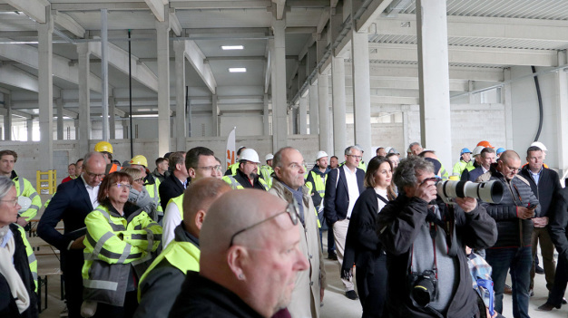 Mit einem Richtfest in Schwerin hat Vink Chemicals am 22. Mai 2025 die Fertigstellung des Rohbaus am dritten Produktionsstandort in Deutschland gefeiert, zu den Gästen zählten Vertreter der Landesregierung sowie der kommunalen Verwaltung. (Bild: Vink Chemicals) Mit einem Richtfest in Schwerin hat Vink Chemicals am 22. Mai 2025 die Fertigstellung des Rohbaus am dritten Produktionsstandort in Deutschland gefeiert, zu den Gästen zählten Vertreter der Landesregierung sowie der kommunalen Verwaltung. (Bild: Vink Chemicals)